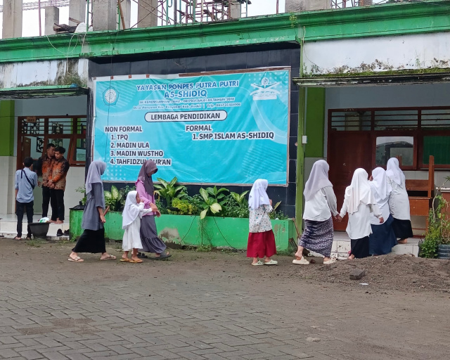 SMP Islam As-Shiddiq Manyaran, Sekolah yang Selamatkan Anak Putus Sekolah Tanpa Biaya 10 SMP Islam As-Shiddiq Manyaran, Sekolah yang Selamatkan Anak Putus Sekolah Tanpa Biaya