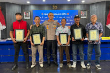 Bubarkan Balap Liar di Soekarno Hatta Viral, Lima Orang Dapat Penghargaan Kapolresta 5 Bubarkan Balap Liar di Soekarno Hatta Viral, Lima Orang Dapat Penghargaan Kapolresta