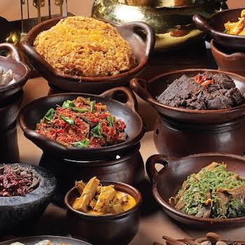 Alasan Kenapa Tidak Boleh Langsung Makan Berat Saat Berbuka