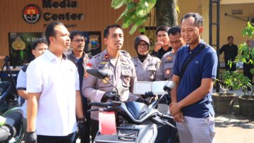 Motor Dicuri Kembali, Korban Tak Kuasa Tahan Haru Saat di Mapolres Ngawi