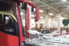 Bus Medali Mas Tabrak Restauran di Ngawi Hingga Hancur