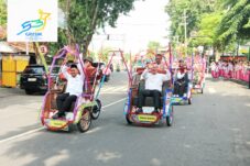 Istimewa, Kirab Adipura Keliling Gresik, Bupati Gus Yani dan Wabup Alif Disambut Suka Cita Warga 8 Istimewa, Kirab Adipura Keliling Gresik, Bupati Gus Yani dan Wabup Alif Disambut Suka Cita Warga