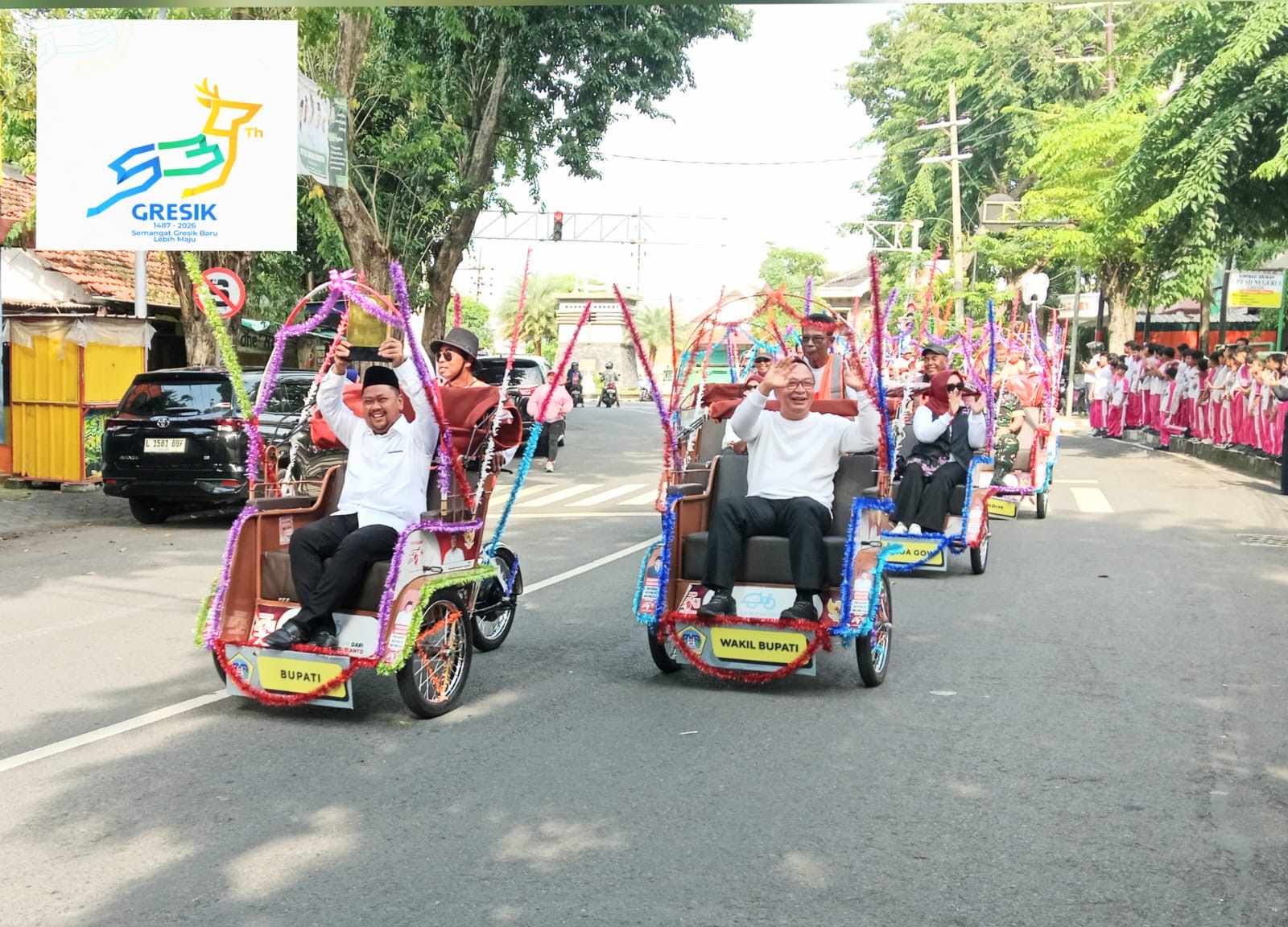 Istimewa, Kirab Adipura Keliling Gresik, Bupati Gus Yani dan Wabup Alif Disambut Suka Cita Warga