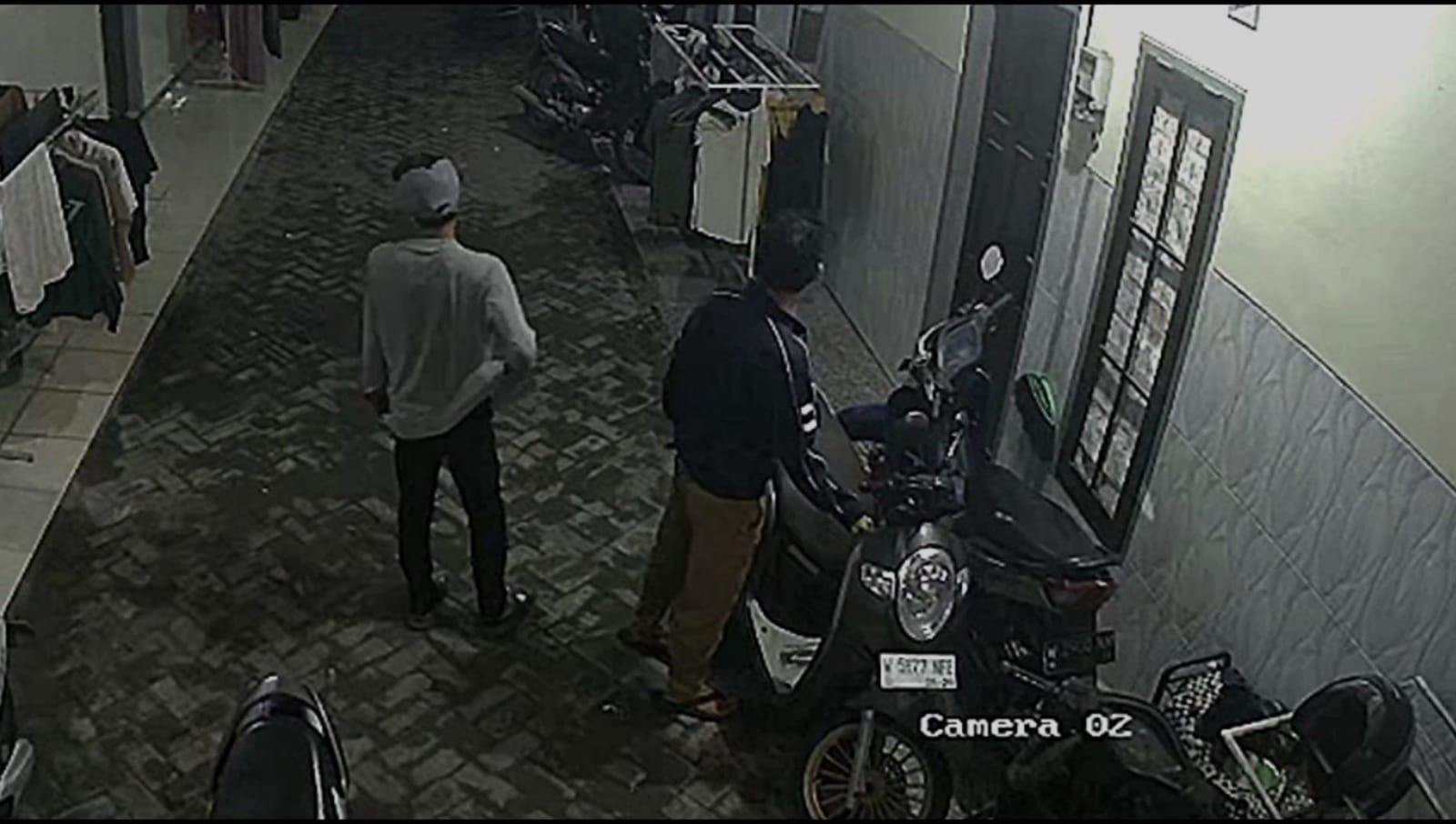 Polsek Sukodono Buru Komplotan Pencuri Motor di Rumah Kos, Aksi 3 Pelaku Terekam CCTV