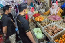 Jelang Ramadan, Satgas Pangan Polres Gresik Cek Stok dan Harga Pangan di Pasar Baru