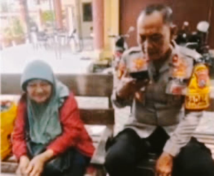 Lansia Asal Garut Nekat ke Lamongan Demi Temui Purnomo Polisi