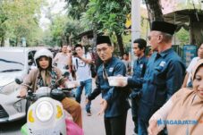 IJTI Lamongan Gandeng Penyandang Disabilitas Bakti Sosial Bagi-bagi Takjil 17 IJTI Lamongan Gandeng Penyandang Disabilitas Bakti Sosial Bagi-bagi Takjil