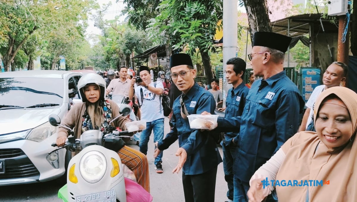 IJTI Lamongan Gandeng Penyandang Disabilitas Bakti Sosial Bagi-bagi Takjil