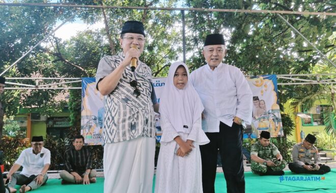 Ketua PCNU Kabupaten Malang Gus Hamim, Apresiasi Iwan Kurniawan Karena Istiqomah 2 Komisaris Utama PT ACA, Iwan Kurniawan dalam kegiatan Pekan Islami Ke 19 (7/3/2026) (Abdullah/tagarjatim.id)