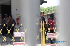 Kasus Emas Ilegal, Dittipideksus Bareskrim Polri Geledah Tiga Perusahaan Emas di Surabaya dan Sidoarjo 5 Kasus Emas Ilegal, Dittipideksus Bareskrim Polri Geledah Tiga Perusahaan Emas di Surabaya dan Sidoarjo
