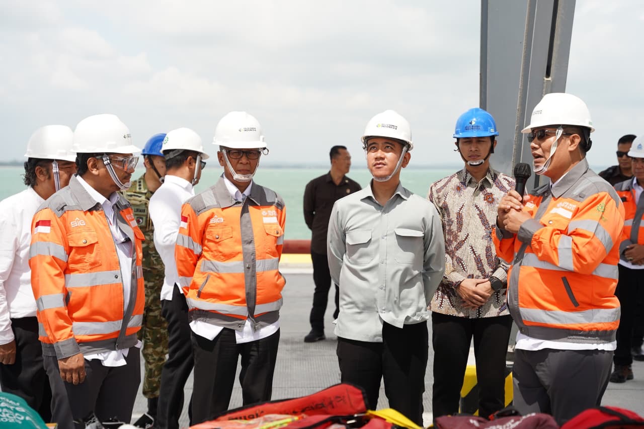 Wapres Gibran Apresiasi Langkah SIG Tingkatkan Ekspor dan Daya Saing Industri 4 Wapres Gibran Apresiasi Langkah SIG Tingkatkan Ekspor dan Daya Saing Industri