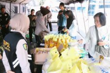 Pasar Murah Polresta Malang Kota Diserbu Warga, Beras hingga Minyak Goreng Ludes 15 Pasar Murah Polresta Malang Kota Diserbu Warga, Beras hingga Minyak Goreng Ludes