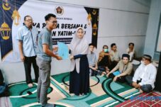 PWI Lamongan Santuni Anak Yatim dari Hasil Lelang Kontes Lele 3 PWI Lamongan Santuni Anak Yatim dari Hasil Lelang Kontes Lele