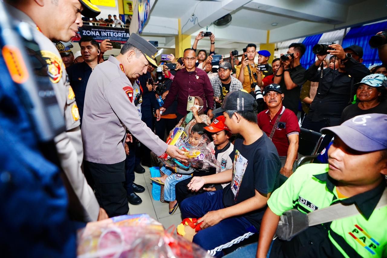 Kapolri Pantau Kesiapan Mudik 2026 di Terminal Purabaya, Penumpang Naik 30 Persen