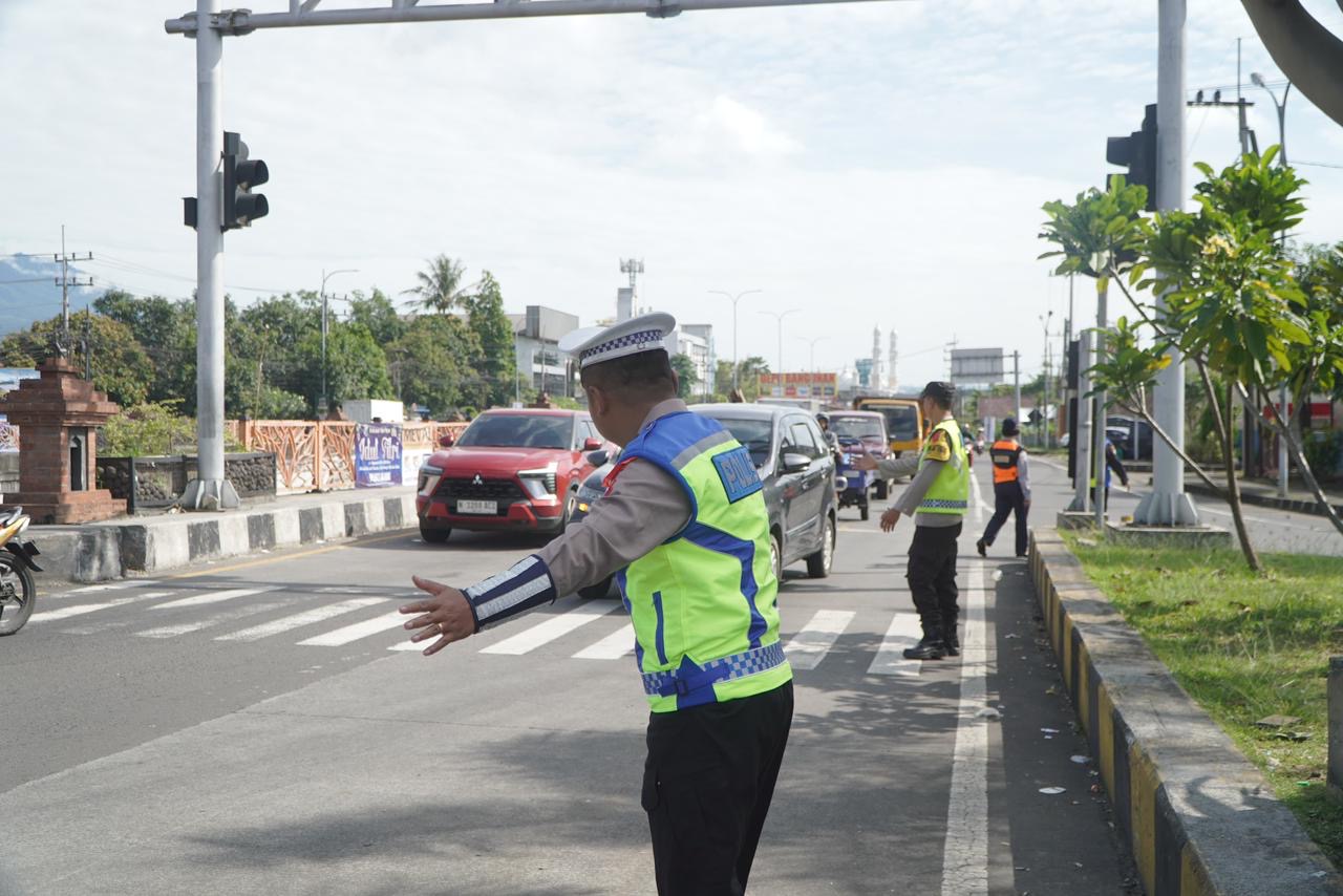 Puncak Arus Mudik, Volume Kendaraan di Tol Malang Mengalami Penurunan 18 Puncak Arus Mudik, Volume Kendaraan di Tol Malang Mengalami Penurunan