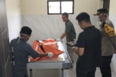 Polisi Ungkap Identitas Korban Tertabrak KA di Lamongan 12 Polisi Ungkap Identitas Korban Tertabrak KA di Lamongan