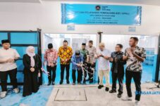 Resmikan SPPG Sinar Giri Kedaton Kisik Bungah, Wabup Alif Tekankan Kualitas Makanan Tetap Higienis 3 Resmikan SPPG Sinar Giri Kedaton Kisik Bungah, Wabup Alif Tekankan Kualitas Makanan Tetap Higienis