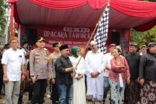 Bupati Blitar Apresiasi Toleransi Hindu dan Muslim dalam Pawai Ogoh Ogoh