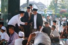 Bupati Blitar dan Wakil Bupati, Kompak Shalat Ied di Masjid Wlingi