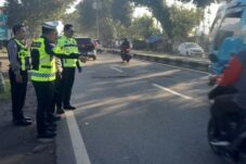 Motor Tabrak Pejalan Kaki di Lawang Malang, 3 Orang Luka-luka 13 Motor Tabrak Pejalan Kaki di Lawang Malang, 3 Orang Luka-luka