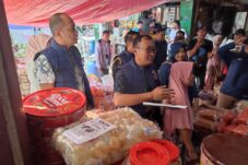 Satgas Pangan Pastikan Stok Bahan Pokok di Pasar Kepanjen Aman Jelang Idulfitri 19 Satgas Pangan Pastikan Stok Bahan Pokok di Pasar Kepanjen Aman Jelang Idulfitri