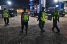 Polres Ngawi Intensifkan Patroli Malam di SPBU Antisipasi Gangguan Kamtibmas Disaat Arus Balik Lebaran 3 Polres Ngawi Intensifkan Patroli Malam di SPBU Antisipasi Gangguan Kamtibmas Disaat Arus Balik Lebaran