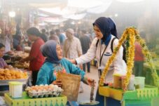 Perjuangan Perempuan Indonesia di Tengah Keterbatasan, PNM Mekaar Jadi Harapan Baru 12 Perjuangan Perempuan Indonesia di Tengah Keterbatasan, PNM Mekaar Jadi Harapan Baru