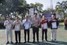 Polres Magetan Ganjar Penghargaan bagi Personel dan Masyarakat dalam Operasi Ketupat 2026 15 Polres Magetan Ganjar Penghargaan bagi Personel dan Masyarakat dalam Operasi Ketupat 2026