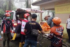 Tragis! Pria 24 Tahun Ditemukan Tak Bernyawa di Sungai Pacet, Diduga Terjun Dari Jembatan 12 Tragis! Pria 24 Tahun Ditemukan Tak Bernyawa di Sungai Pacet, Diduga Terjun Dari Jembatan