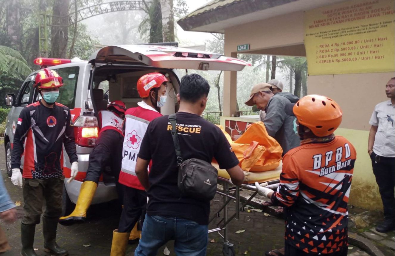 Tragis! Pria 24 Tahun Ditemukan Tak Bernyawa di Sungai Pacet, Diduga Terjun Dari Jembatan