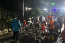 Luapan Sungai Krecek Sebabkan Banjir Lumpur di Kota Batu, Warga Sempat Mengungsi 11 Luapan Sungai Krecek Sebabkan Banjir Lumpur di Kota Batu, Warga Sempat Mengungsi