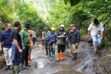 Susur Sungai dan Evaluasi Hidrologi Usai Banjir Lumpur, Wali Kota Batu Soroti Perubahan Tata Guna Lahan di Hulu 10 Susur Sungai dan Evaluasi Hidrologi Usai Banjir Lumpur, Wali Kota Batu Soroti Perubahan Tata Guna Lahan di Hulu