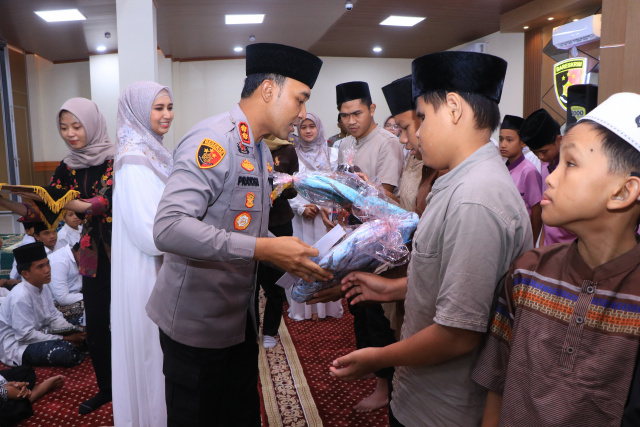 Kapolres Ngawi Buka Puasa dan Santuni Anak Yatim Pada Malam Nuzulul Quran