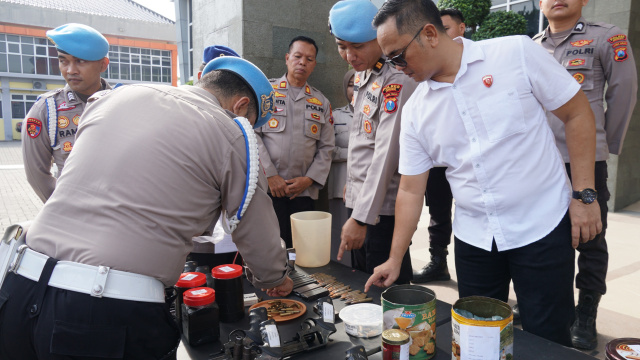 Pastikan Kesiapan Pengamanan Jelang Lebaran 2026, Polres Gresik Periksa Senpi Personel