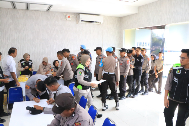Cegah Penyalahgunaan Narkoba, Polres Ngawi Gelar Tes Urine Kepada Anggota 13 Cegah Penyalahgunaan Narkoba, Polres Ngawi Gelar Tes Urine Kepada Anggota