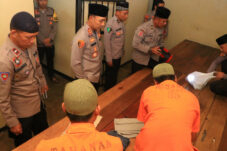 Kapolres Ngawi Cek Kondisi Tahanan dan Ruang Tahanan, Pastikan Keamanan dan Kesehatan Terjaga 9 Kapolres Ngawi Cek Kondisi Tahanan dan Ruang Tahanan, Pastikan Keamanan dan Kesehatan Terjaga