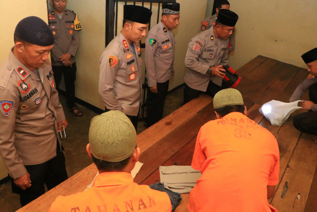 Kapolres Ngawi Cek Kondisi Tahanan dan Ruang Tahanan, Pastikan Keamanan dan Kesehatan Terjaga
