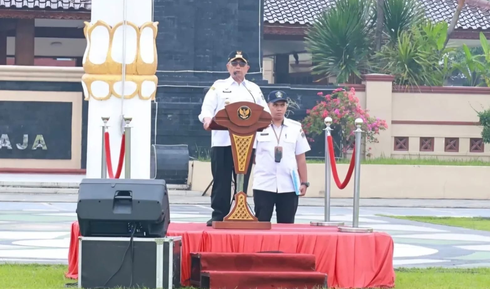 Hari Pertama Masuk Kerja, Bupati Blitar Minta ASN Optimal Bekerja 2 Hari Pertama Masuk Kerja, Bupati Blitar Minta ASN Optimal Bekerja