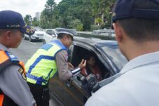 Satlantas Polres Malang Sapa Pemudik, Ingatkan Utamakan Keselamatan di Jalan