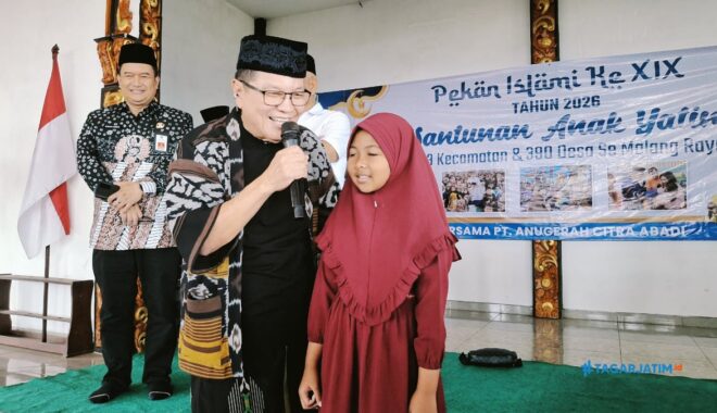 Komisaris Utama PT ACA, Iwan Kurniawan bersama Bupati Malang dan Sekda Kabupaten Malang saat acara Pekan Islami 19 PT Anugerah Citra Abadi (ACA) (5/3/2026) (Abdullah/tagarjatim.id)