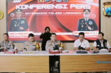 Polres Lamongan Ungkap Kasus Kekerasan Fisik terhadap Anak, 13 Pemuda Diamankan 2 Polres Lamongan Ungkap Kasus Kekerasan Fisik terhadap Anak, 13 Pemuda Diamankan