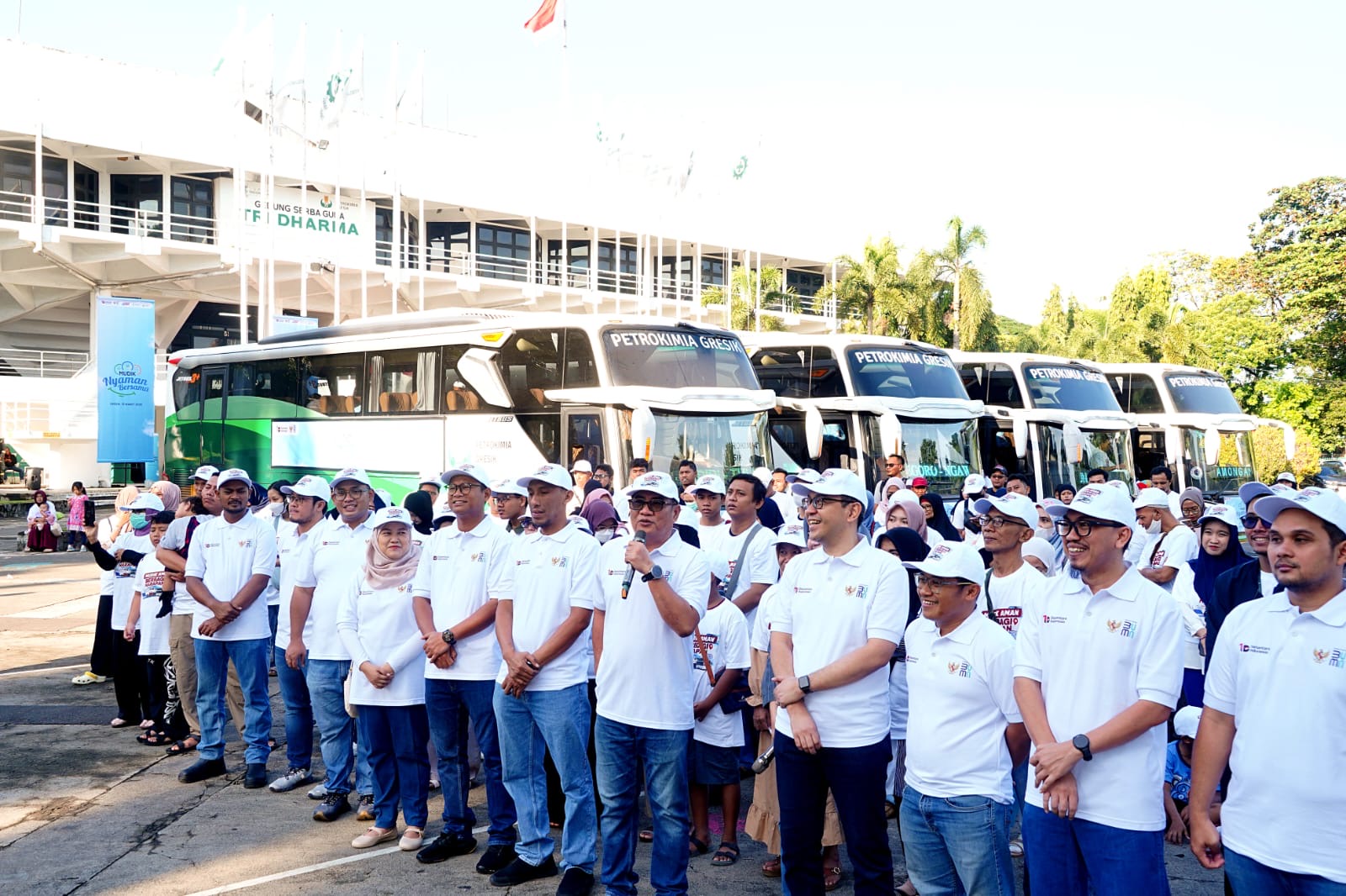 Senyum Bahagia Sambut Idul Fitri, 200 Pemudik Ikuti Mudik Gratis Petrokimia Gresik ke Lima Rute di Jawa Timur