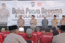 Polres Lamongan Buka Puasa Bersama 300 Pasien Rehabilitasi di Yayasan Berkas Bersinar Abadi 5 Polres Lamongan Buka Puasa Bersama 300 Pasien Rehabilitasi di Yayasan Berkas Bersinar Abadi