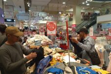 Ribuan Warga Malang Mulai Serbu Mall Belanja Baju Lebaran 18 Ribuan Warga Malang Mulai Serbu Mall Belanja Baju Lebaran