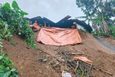 Tertimbun Longsoran Tebing, Pencari Rumput Meregang Nyawa 16 Tertimbun Longsoran Tebing, Pencari Rumput Meregang Nyawa