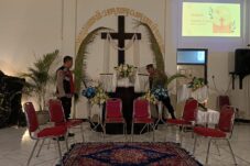 Polresta Sidoarjo Kawal Rangkaian Ibadah Jumat Agung di Sejumlah Gereja 4 Polresta Sidoarjo Kawal Rangkaian Ibadah Jumat Agung di Sejumlah Gereja