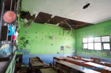 Atap Kelas SDN Sidokepung Ambruk, Kegiatan Belajar Mengajar Pindah ke Perpustakaan 3 Atap Kelas SDN Sidokepung Ambruk, Kegiatan Belajar Mengajar Pindah ke Perpustakaan