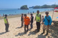 Libur Panjang, Ribuan Wisatawan Padati Kawasan Wisata Pantai Malang Selatan 1 4cde4d31 e879 4947 9fb7 6dcac19364ee