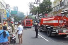 Diduga Korsleting, Kebakaran Mendadak Hanguskan Lantai Dua Surya Petshop Kota Batu 14 Diduga Korsleting, Kebakaran Mendadak Hanguskan Lantai Dua Surya Petshop Kota Batu