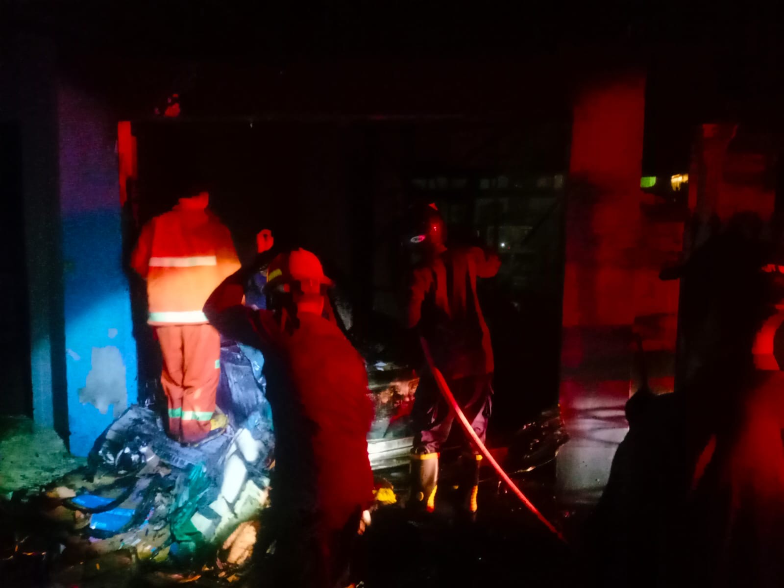 Gudang Perabot di Kletek Sidoarjo Terbakar, Diduga Akibat Arus Pendek